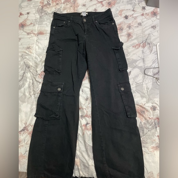 Black low waisted cargos - Picture 1 of 3